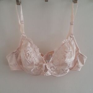 Elegant Vanity Fair Lace Trimmed Bra in Cream, 36B, Delicate Pink Colour